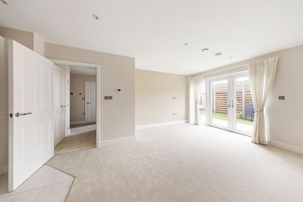 Property photo 3 of 18