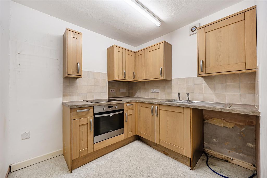 Property photo 3 of 16 Kitchen .Jpg