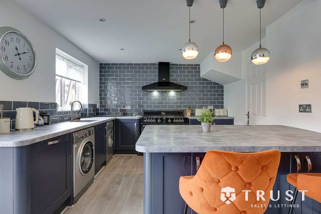 Property photo 3 of 40