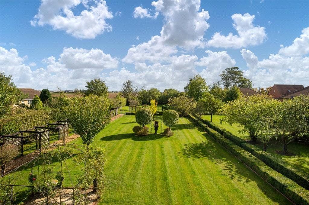 Property photo 2 of 17 Gardens