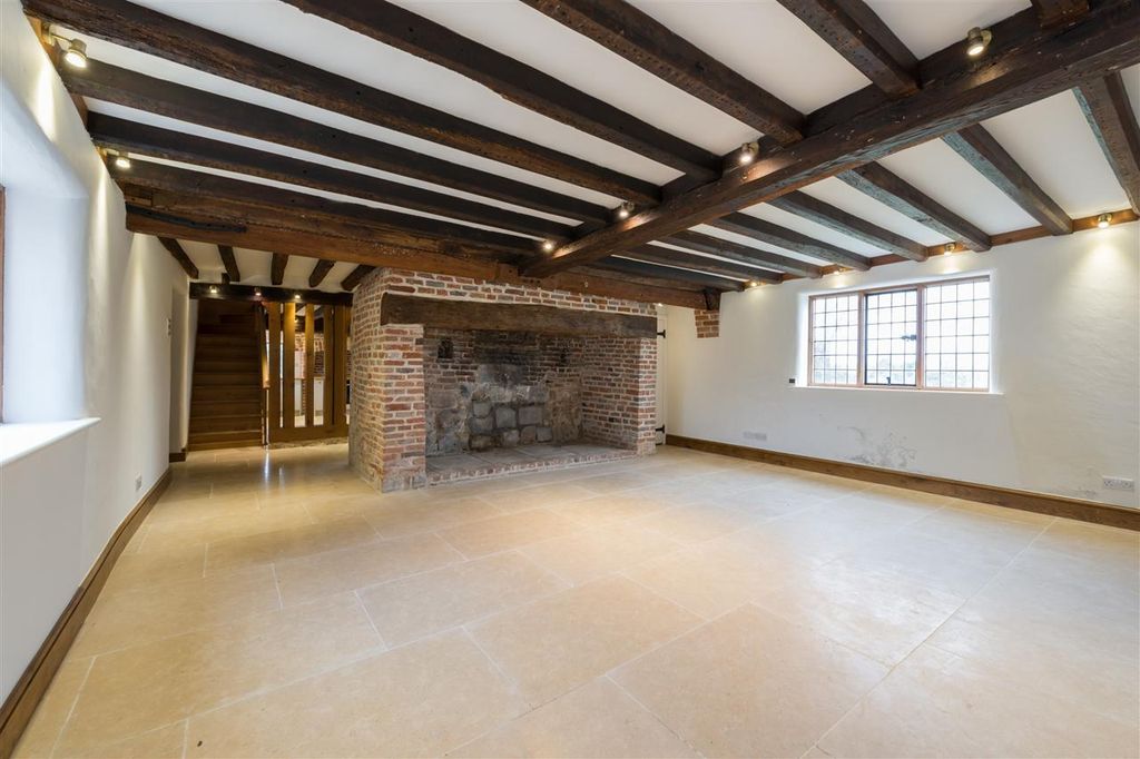 Property photo 2 of 31