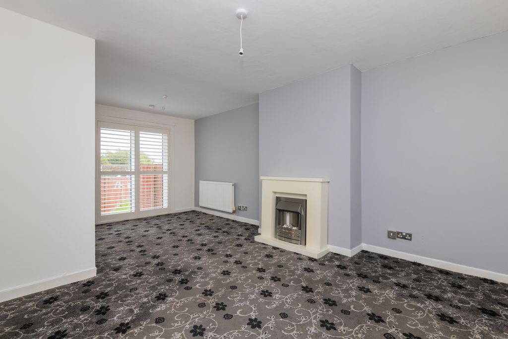 Property photo 2 of 19 102 Glenburn Road-10
