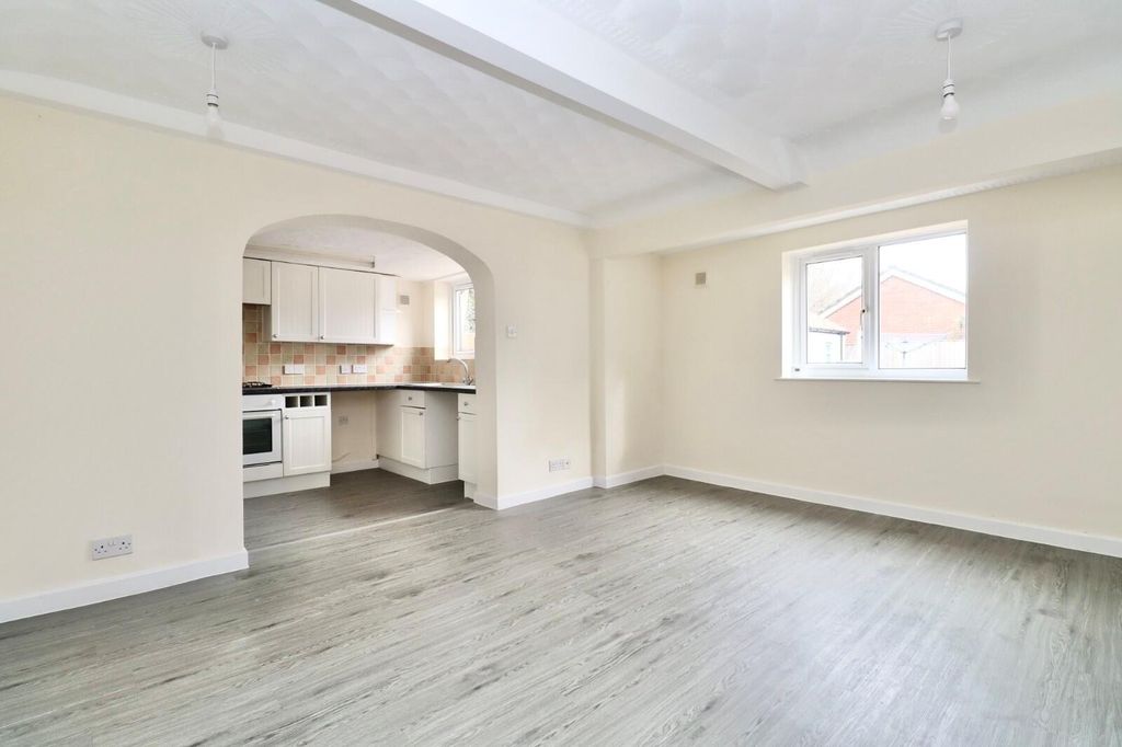 Property photo 3 of 11 Living Room