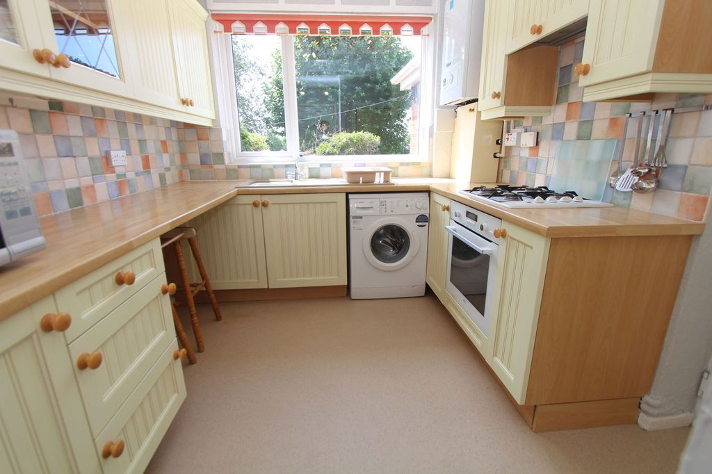 Property photo 2 of 27