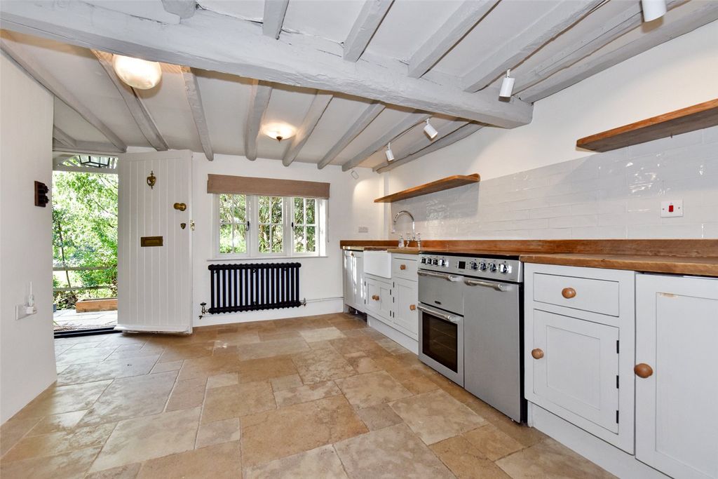 Property photo 3 of 12 Kitchen