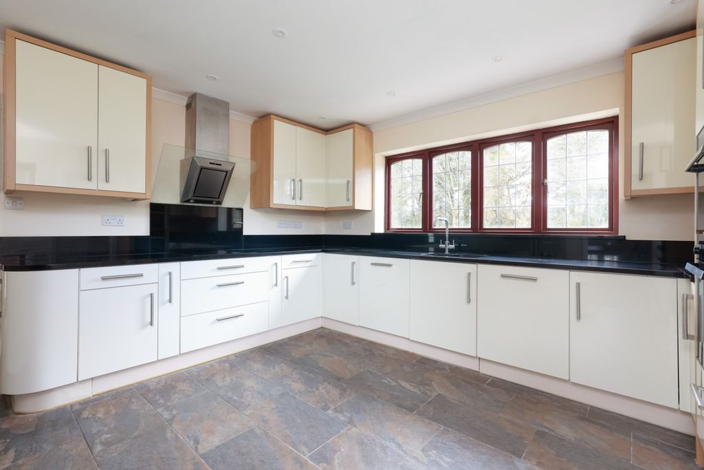 Property photo 3 of 22 39978213