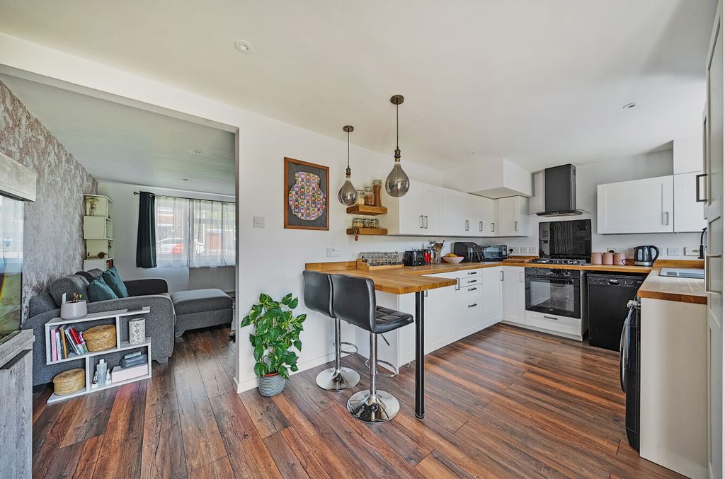 Property photo 2 of 12 24-681Dd9E389122-...