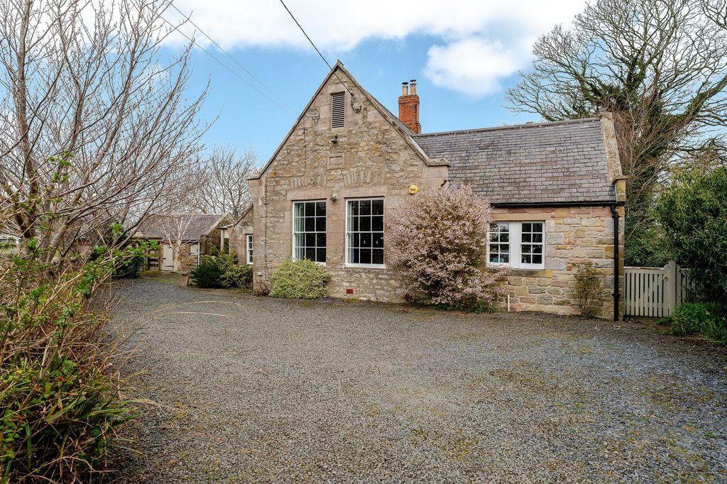 Property photo 2 of 31