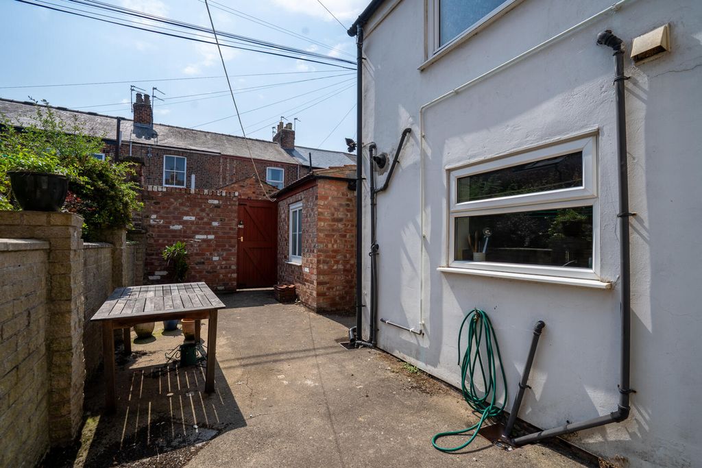 Property photo 2 of 18 Exterior