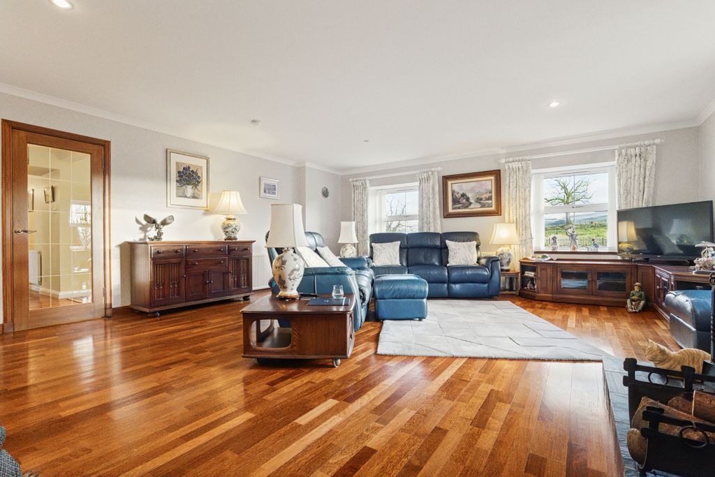 Property photo 3 of 45