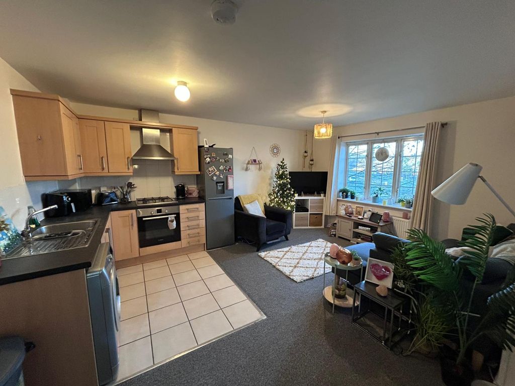 Property photo 3 of 7 Kitchen/Lounge