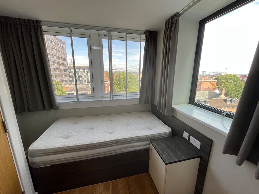 Property photo 2 of 13 650Dbb41-A34A-4422-8469-c944d8250872