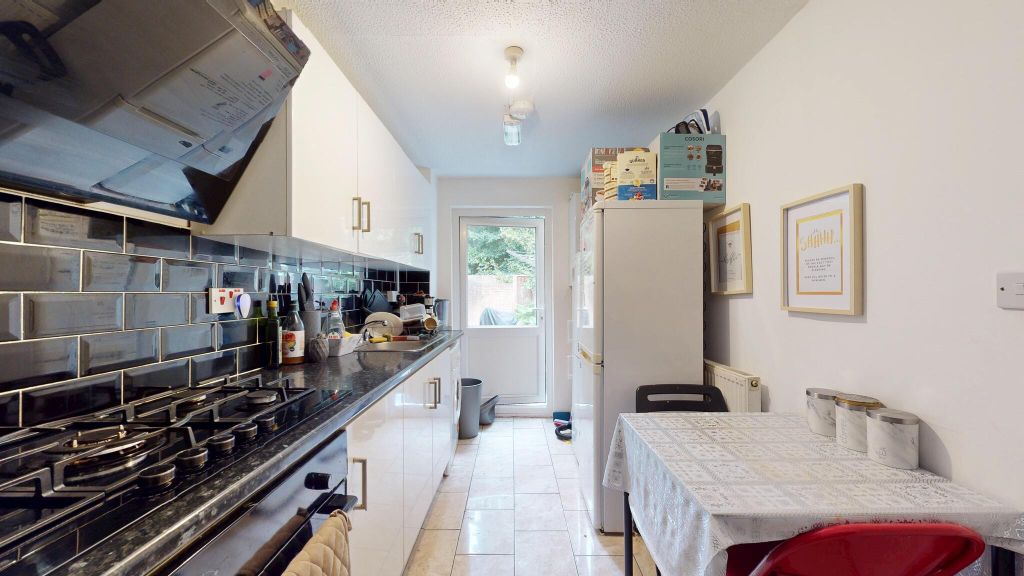 Property photo 2 of 20 Kitchen