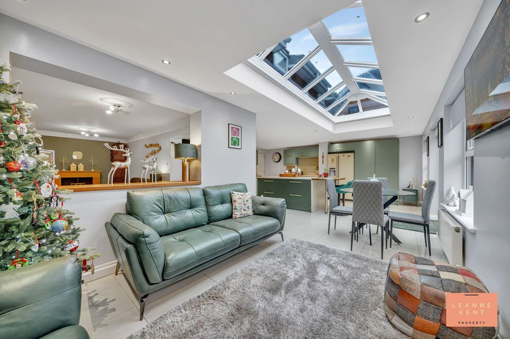 Property photo 3 of 49