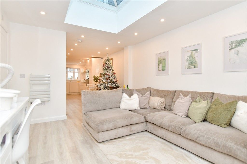 Property photo 2 of 10 Lounge