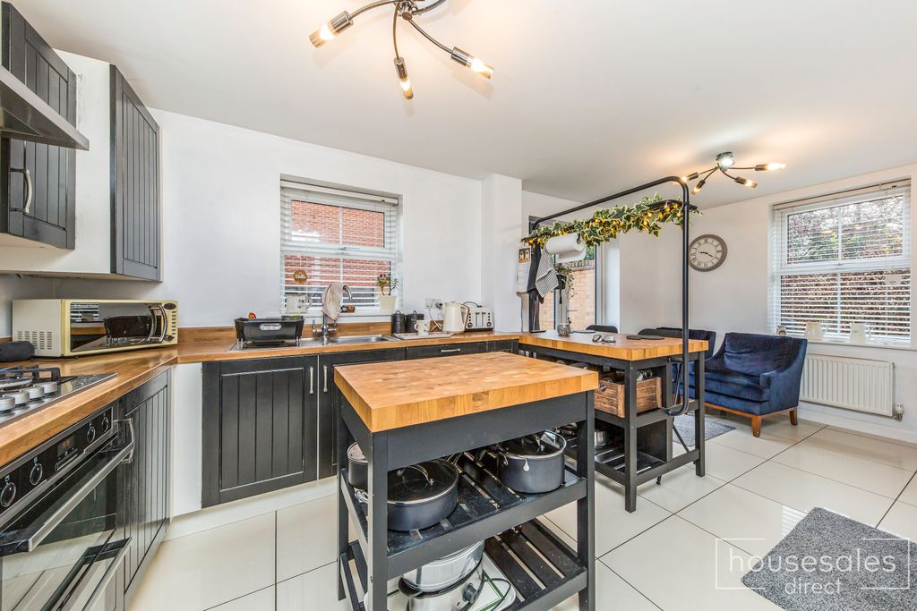 Property photo 3 of 16