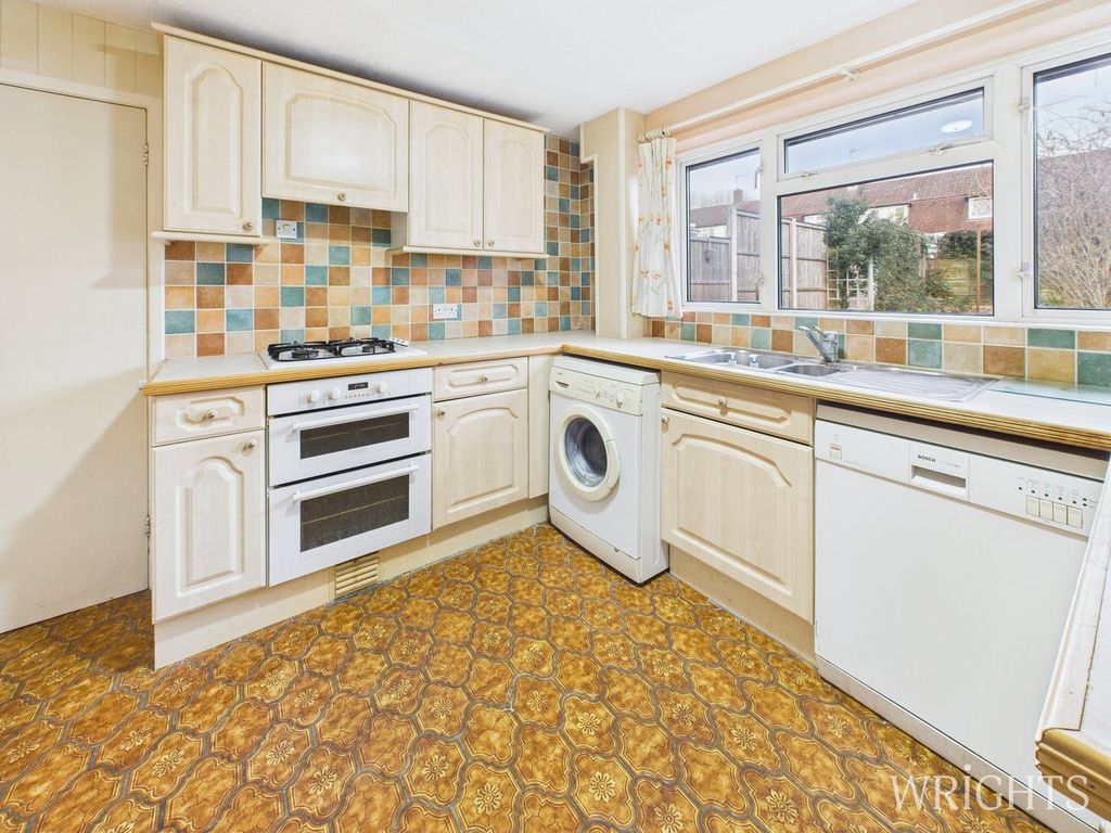 Property photo 3 of 17 Kitchen