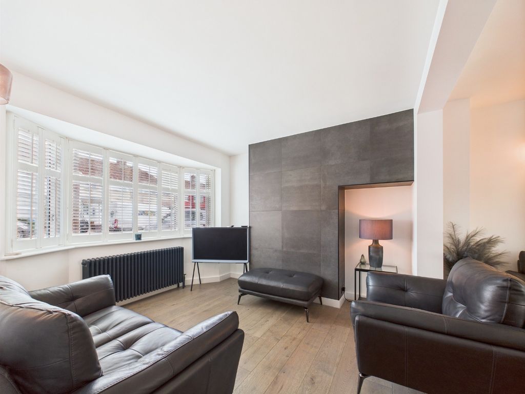 Property photo 3 of 28 4285164
