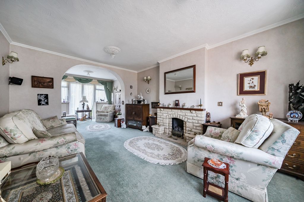 Property photo 2 of 13