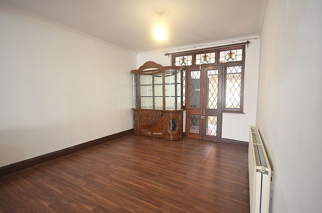 Property photo 1 of 14 Three Bedroom House