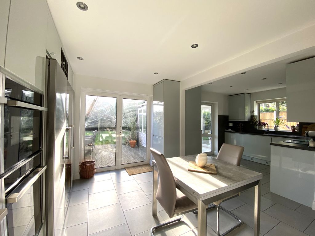 Property photo 3 of 27 Kitchen/Breakfast Room