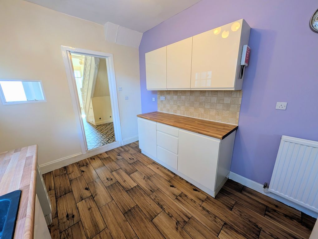 Property photo 3 of 11 Kitchen 2
