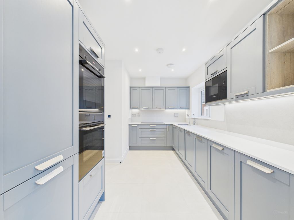 Property photo 2 of 19 Cam02136G0-Pr0513-Still011