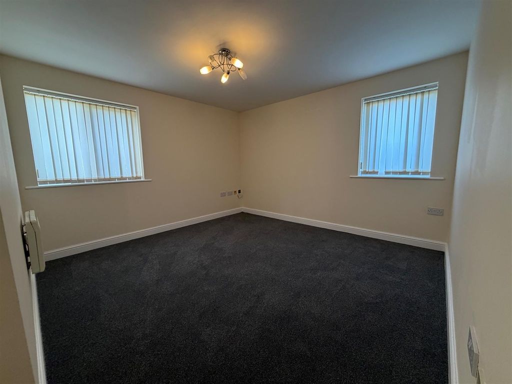 Property photo 2 of 10 Living Room