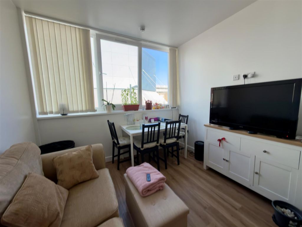 Property photo 3 of 8 4.Jpg