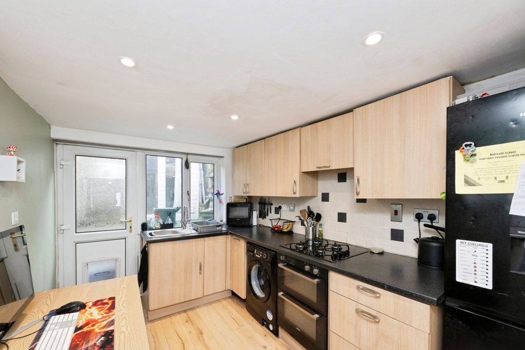 Property photo 3 of 16 Kitchen