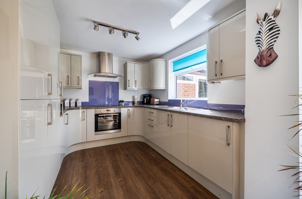 Property photo 2 of 18 1441449-9-69d9040...