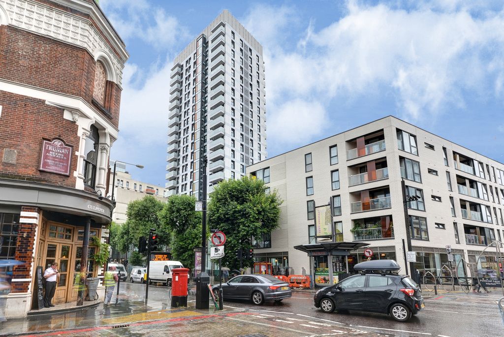 Property photo 1 of 13 3 Bedroom Flat/Apartment In 33 Commercial Street