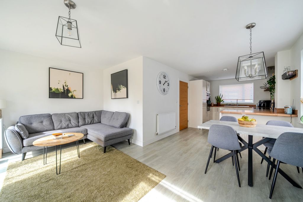 Property photo 1 of 17 1361370-14-68Dd214c39786