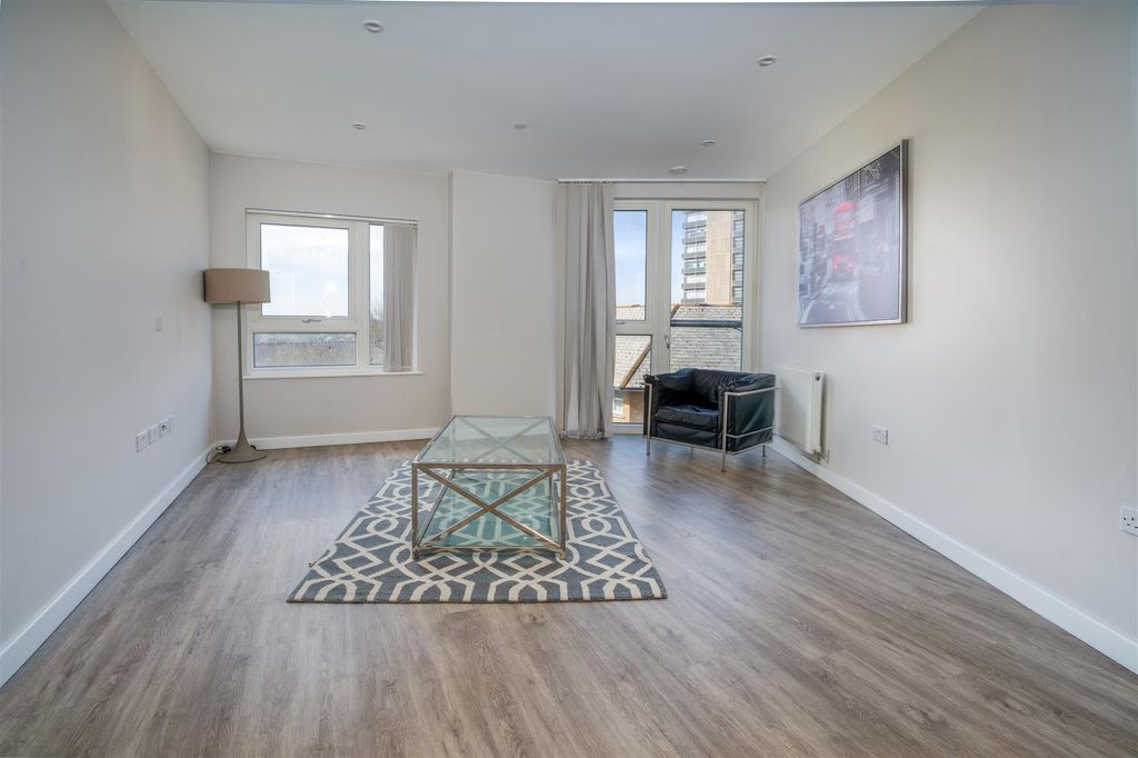 Property photo 3 of 9 07 To Let 1 Bedroom Flat Croydon  Www.Islingtonpro