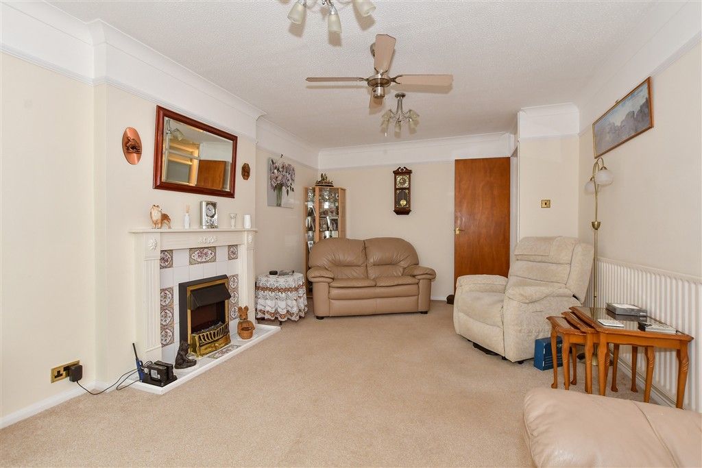 Property photo 3 of 13 Lounge