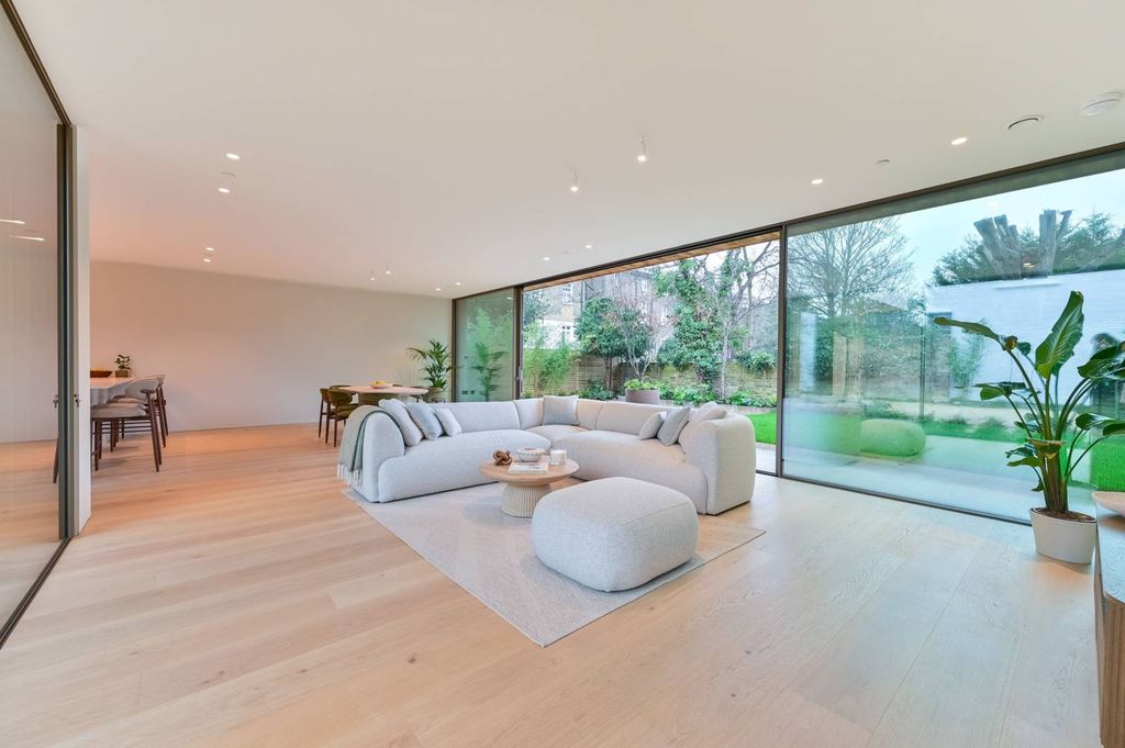 Property photo 1 of 41