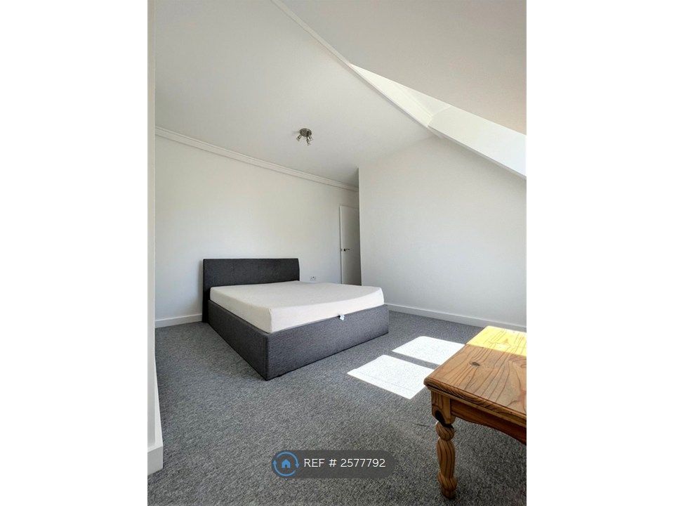 Property photo 2 of 11 Bedroom 1