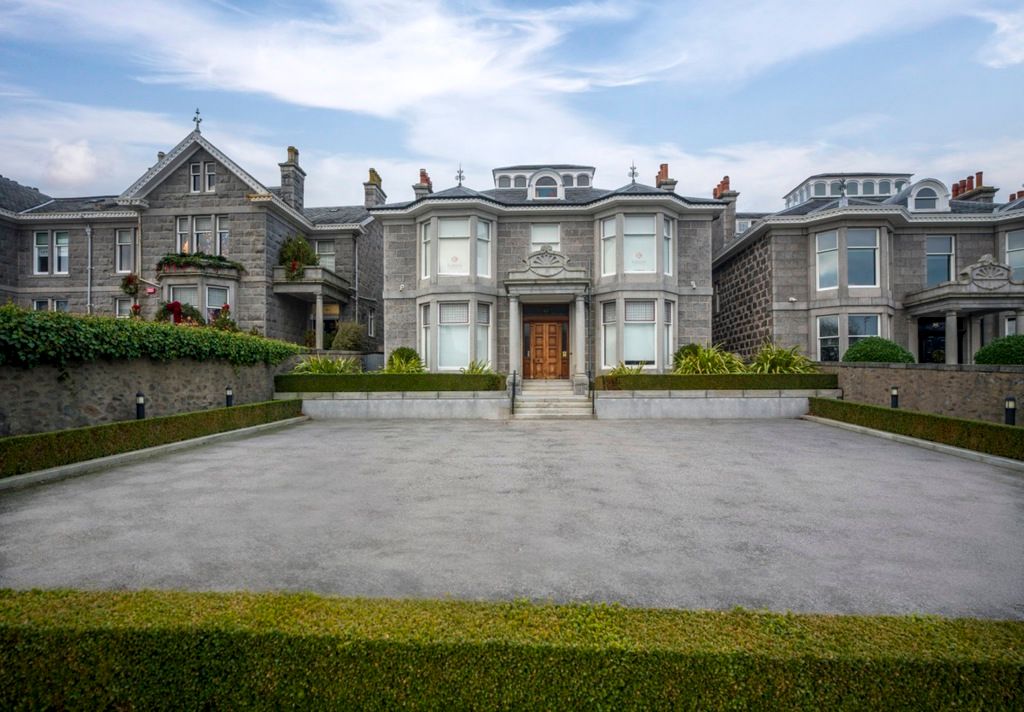 Property photo 1 of 12 Photo 11