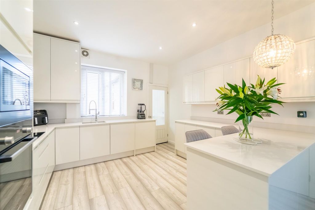 Property photo 2 of 33 Heys St-05.Jpg