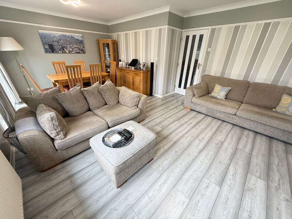 Property photo 2 of 17 4934983