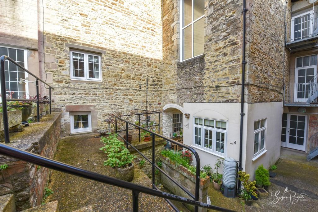 Property photo 2 of 21 Private Courtyard