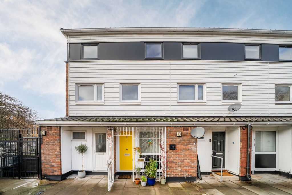 Property photo 2 of 10 External