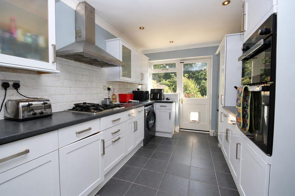 Property photo 2 of 17 E374Bf21-2476-49Ef-B56c-90Bfceda0Cac.Png