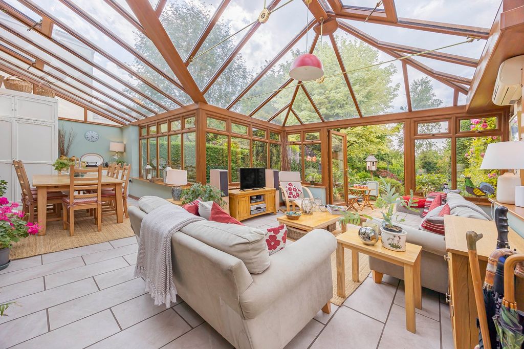 Property photo 2 of 35 Conservatory