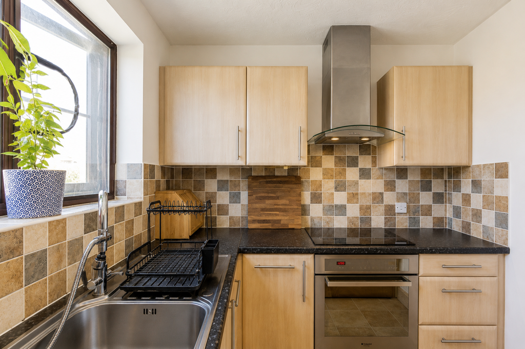 Property photo 2 of 11 Kitchen
