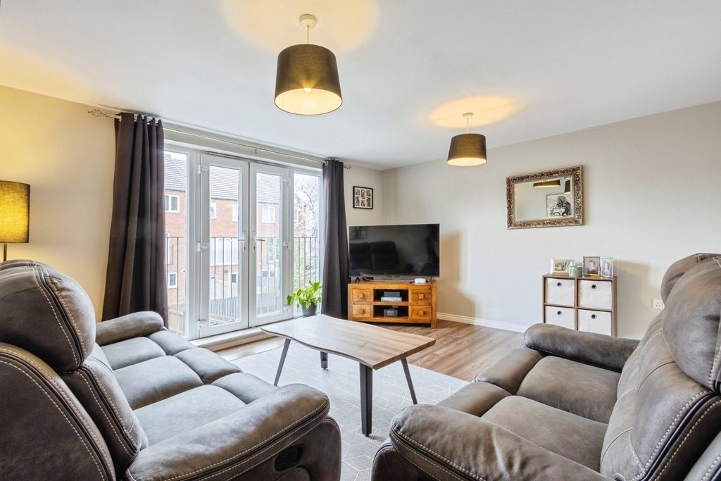 Property photo 3 of 20 Pbox-Img.Jpg