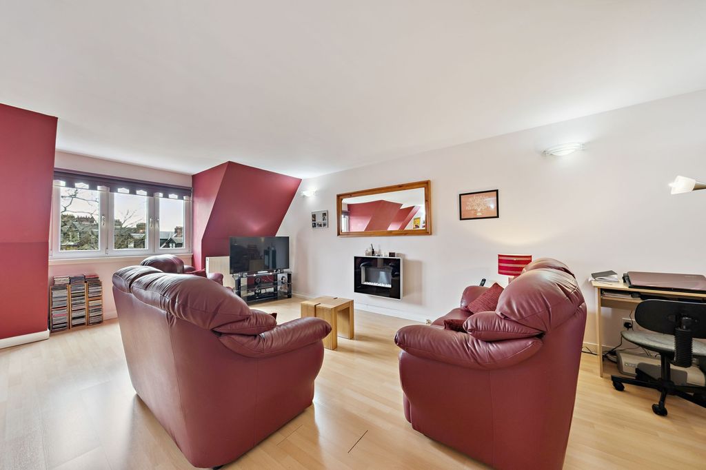 Property photo 3 of 19