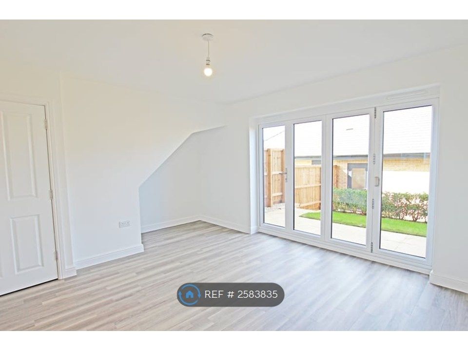 Property photo 3 of 10 Living Room/Dining Area
