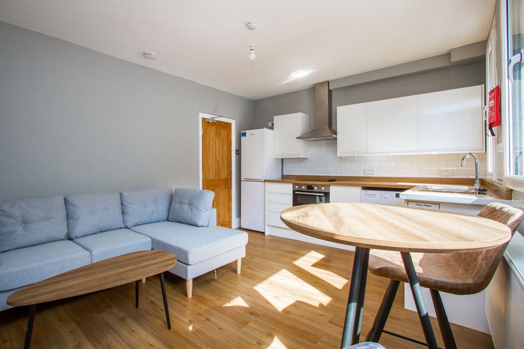 Property photo 3 of 14 Photo 03