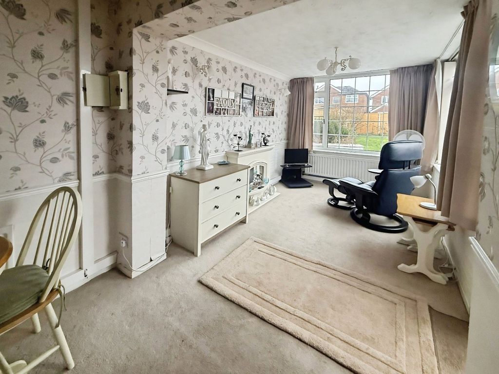 Property photo 3 of 18 Dining Room